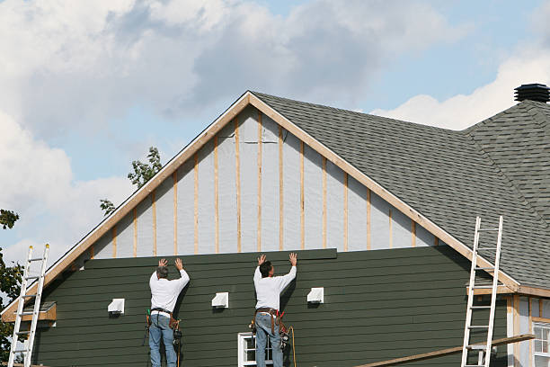 Professional Emergency Siding Repair technician working in Shaw Afb, SC